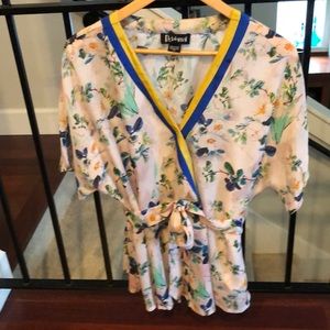 Women’s Rdalamal belted kimono like top size L-P